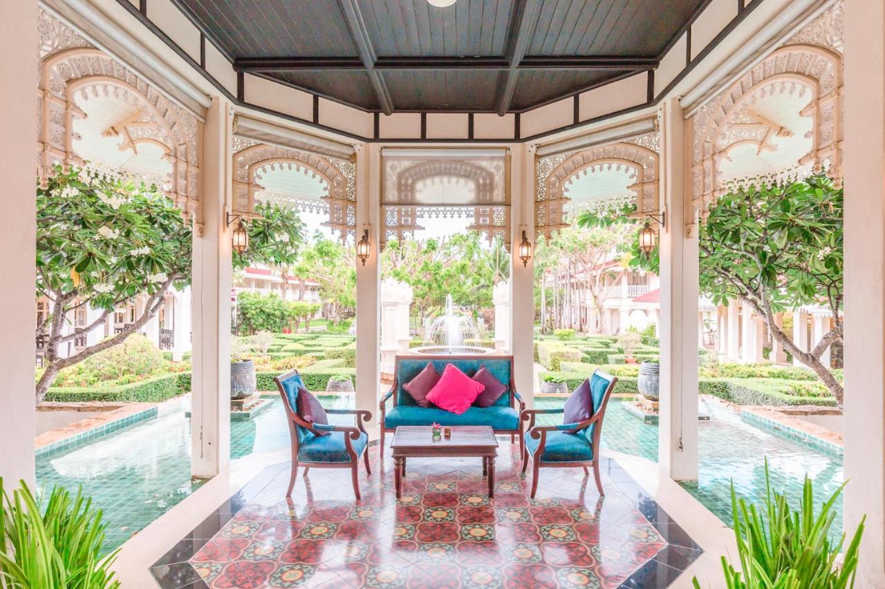 Wora Bura Hua Hin Resort&Spa - SHA Extra Plus Esterno foto The Royal Pool