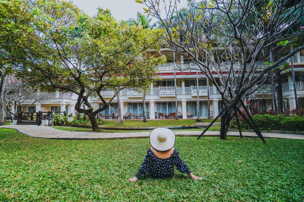 Wora Bura Hua Hin Resort&Spa - SHA Extra Plus Esterno foto The hotel's garden