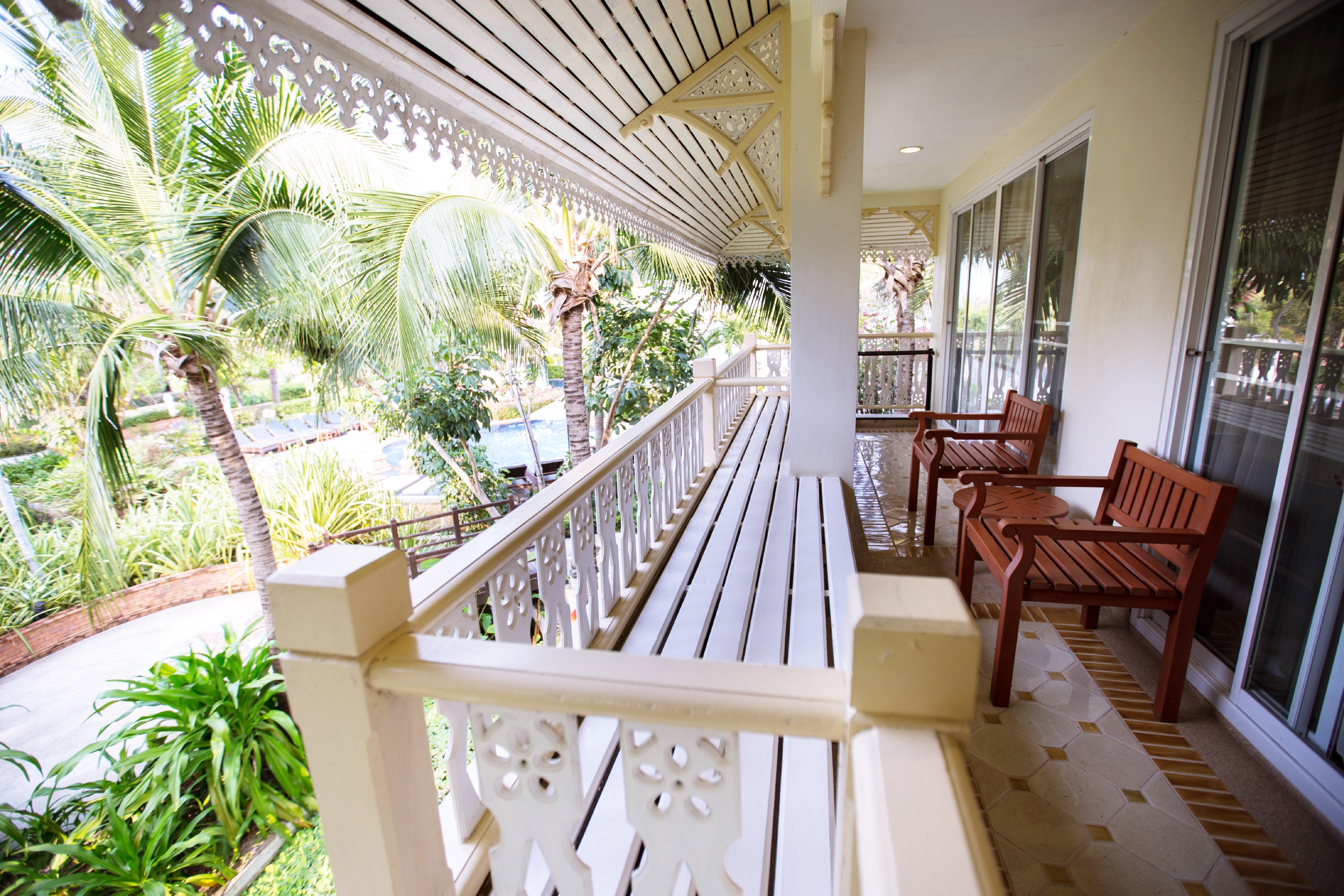 Wora Bura Hua Hin Resort&Spa - SHA Extra Plus Esterno foto A balcony