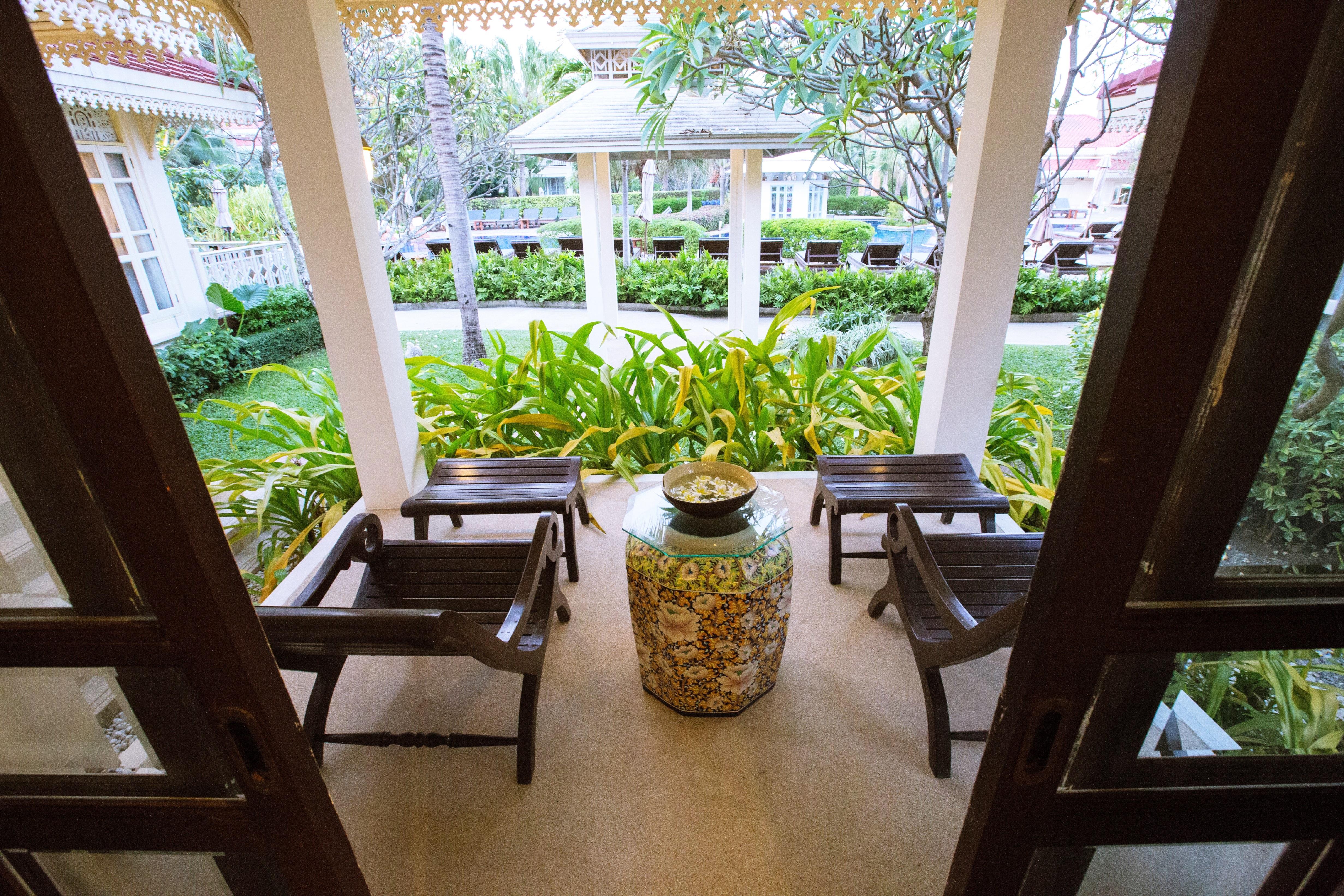 Wora Bura Hua Hin Resort&Spa - SHA Extra Plus Esterno foto The interior of the hotel