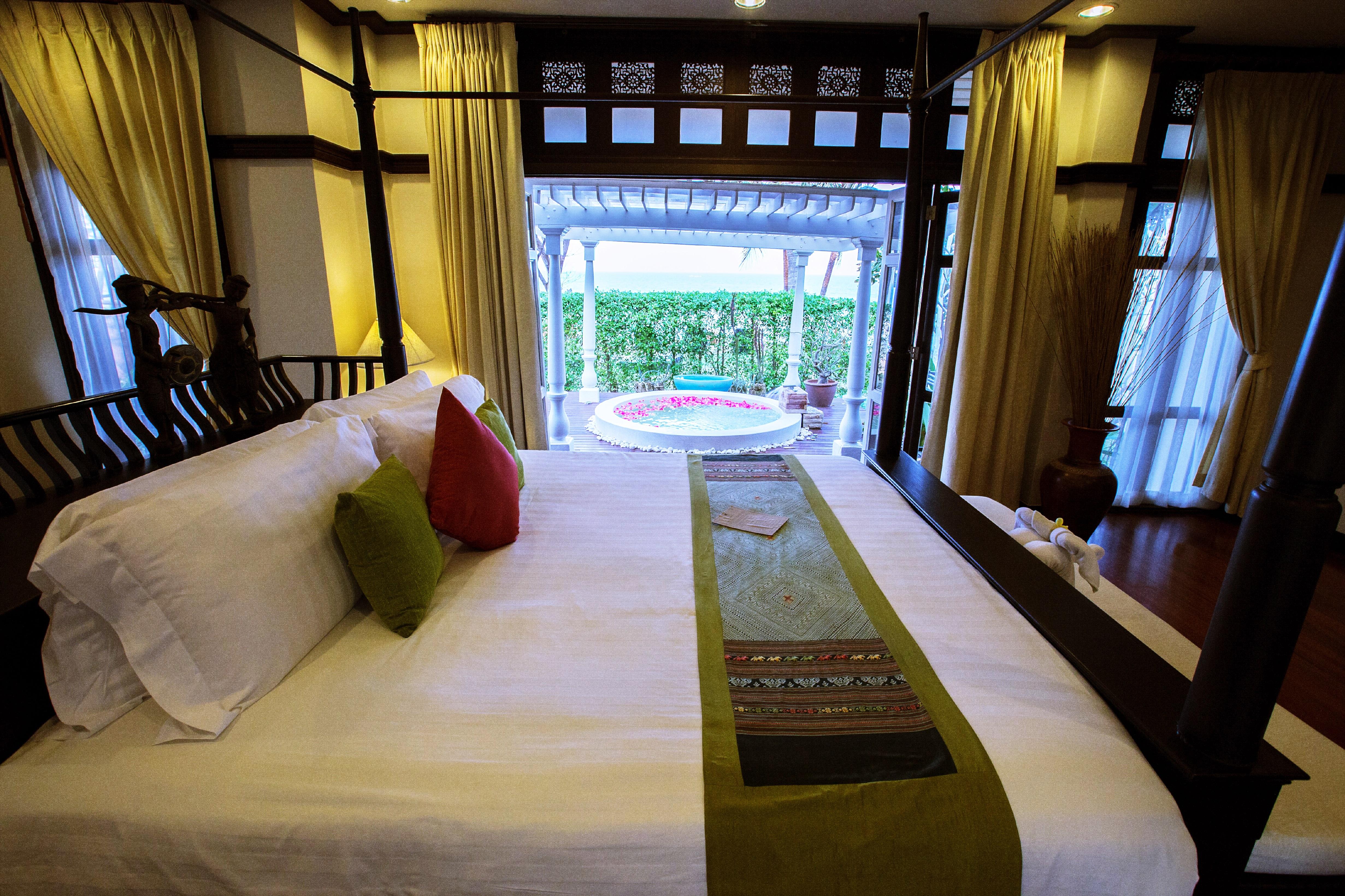 Wora Bura Hua Hin Resort&Spa - SHA Extra Plus Esterno foto A bedroom at the resort