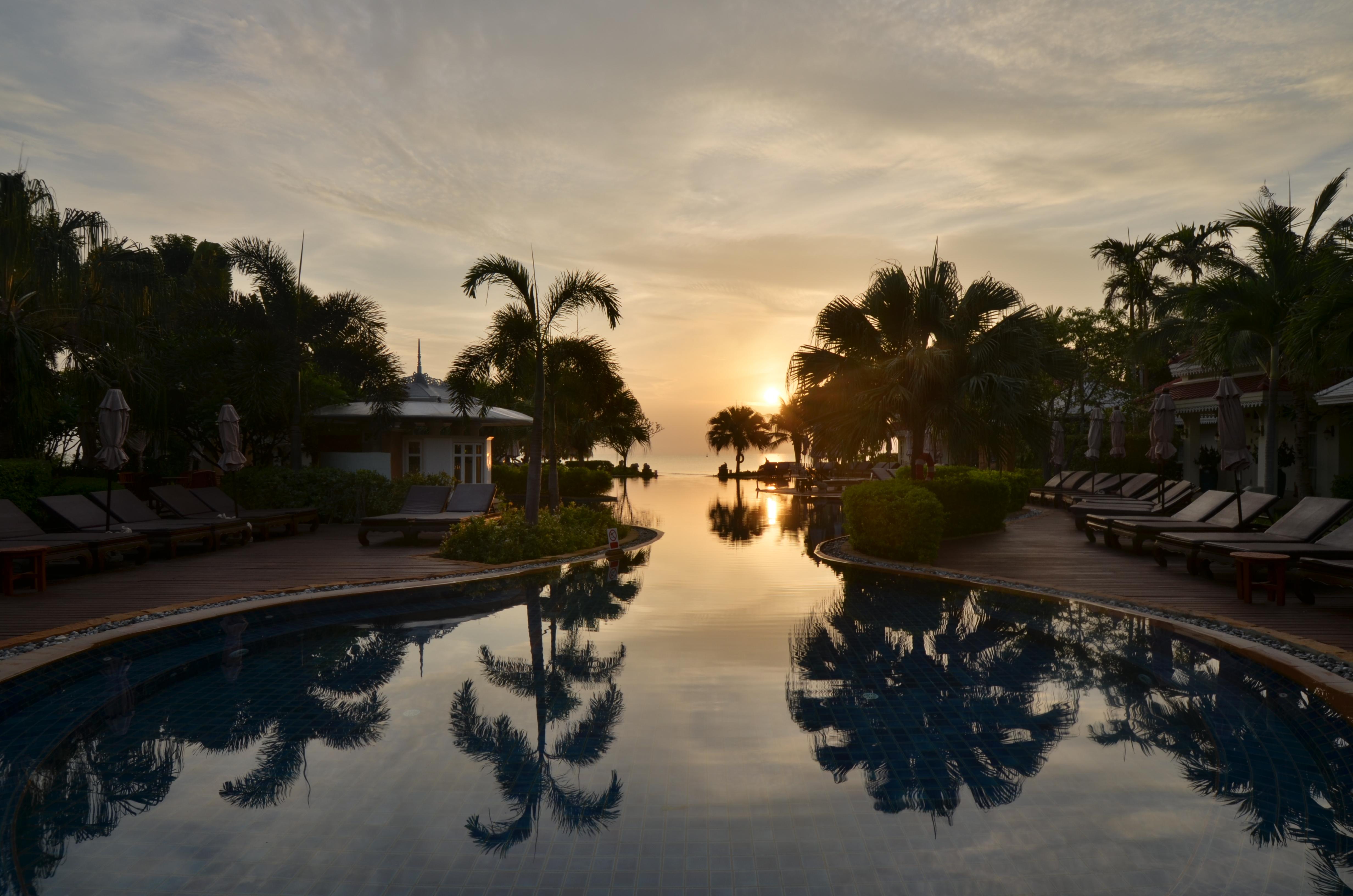 Wora Bura Hua Hin Resort&Spa - SHA Extra Plus Esterno foto Sunrise at the resort