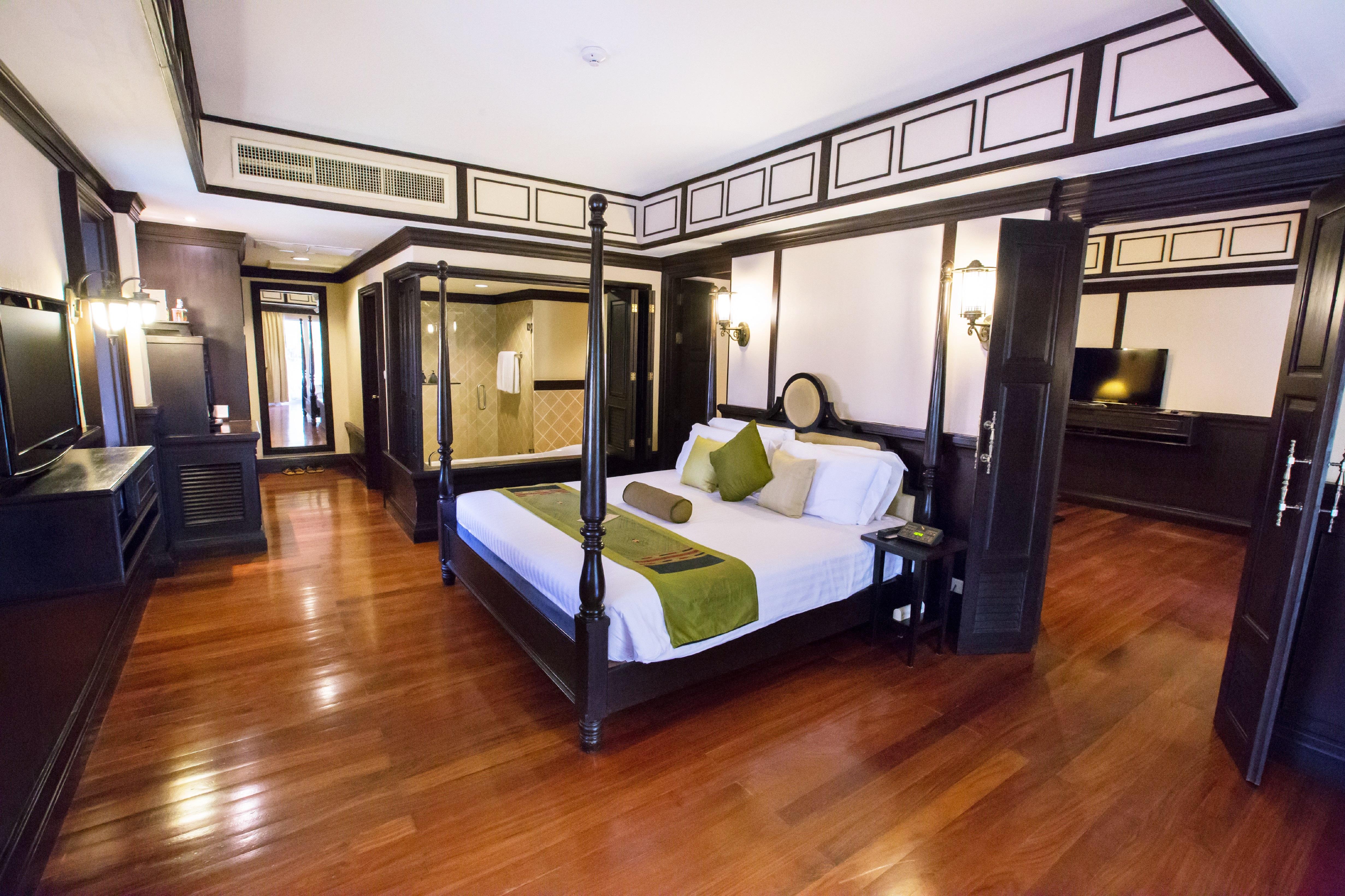 Wora Bura Hua Hin Resort&Spa - SHA Extra Plus Esterno foto A suite at the Royal Thai Suite