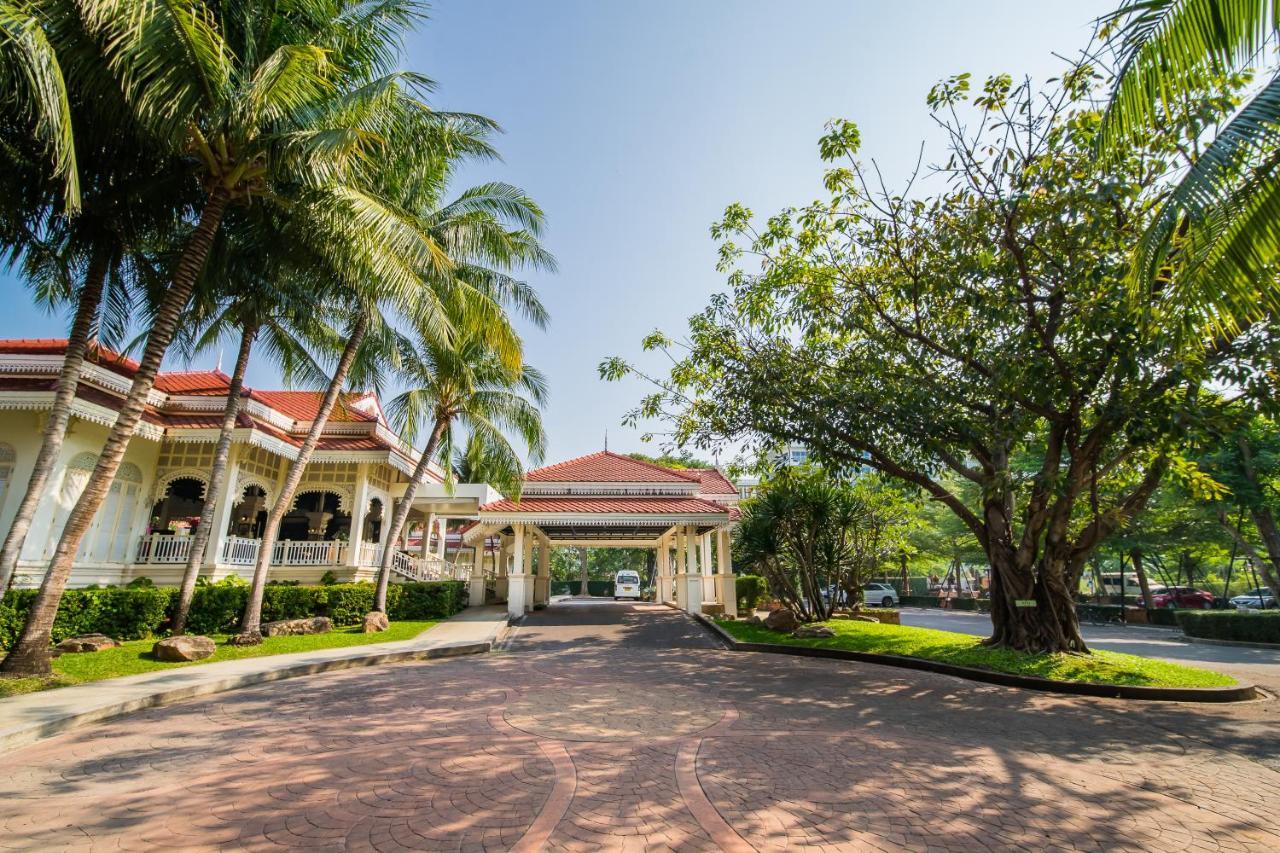 Wora Bura Hua Hin Resort&Spa - SHA Extra Plus Esterno foto The entrance of the Royal Thai Police Museum